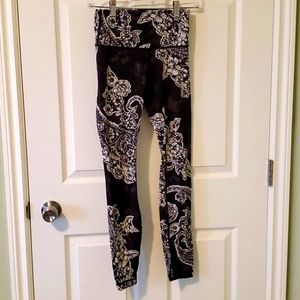 Lululemon Wunder Unders in Paisley